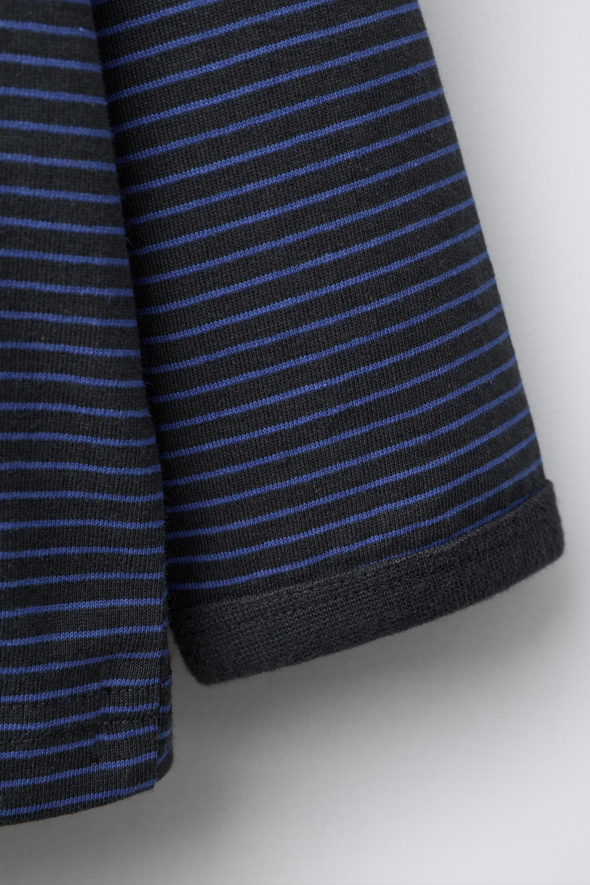 CONTRAST STRIPE T-SHIRT